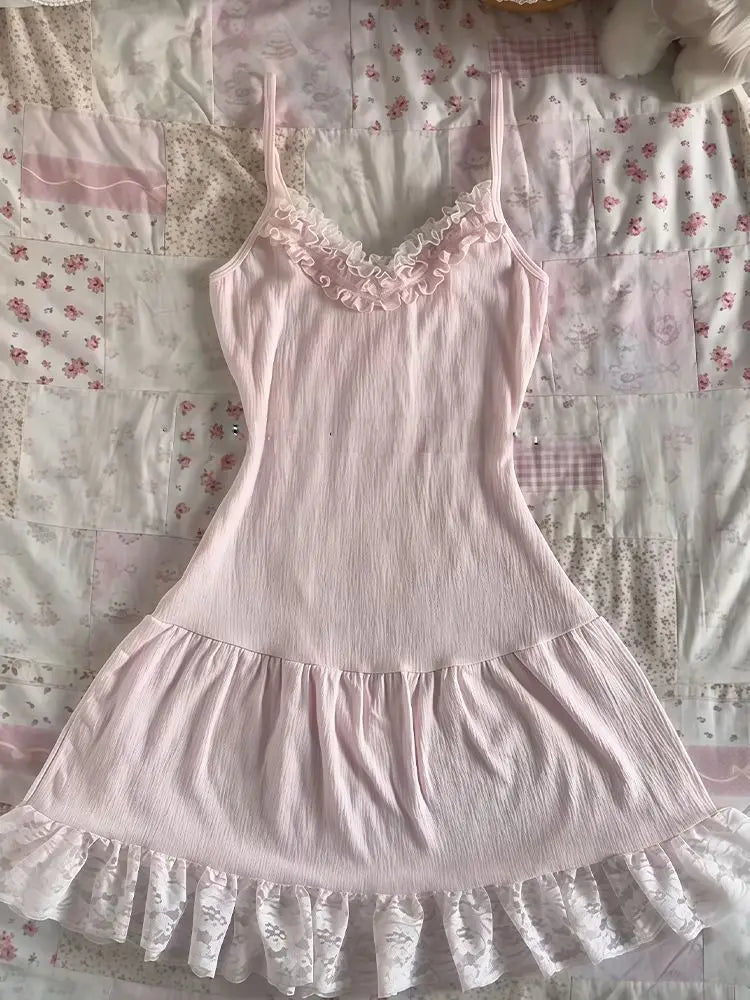 Conjunto de dos piezas de blusa de encaje y vestido lencero con lazo