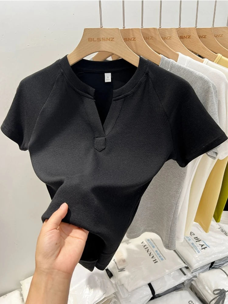 Camiseta de manga corta con cuello en V