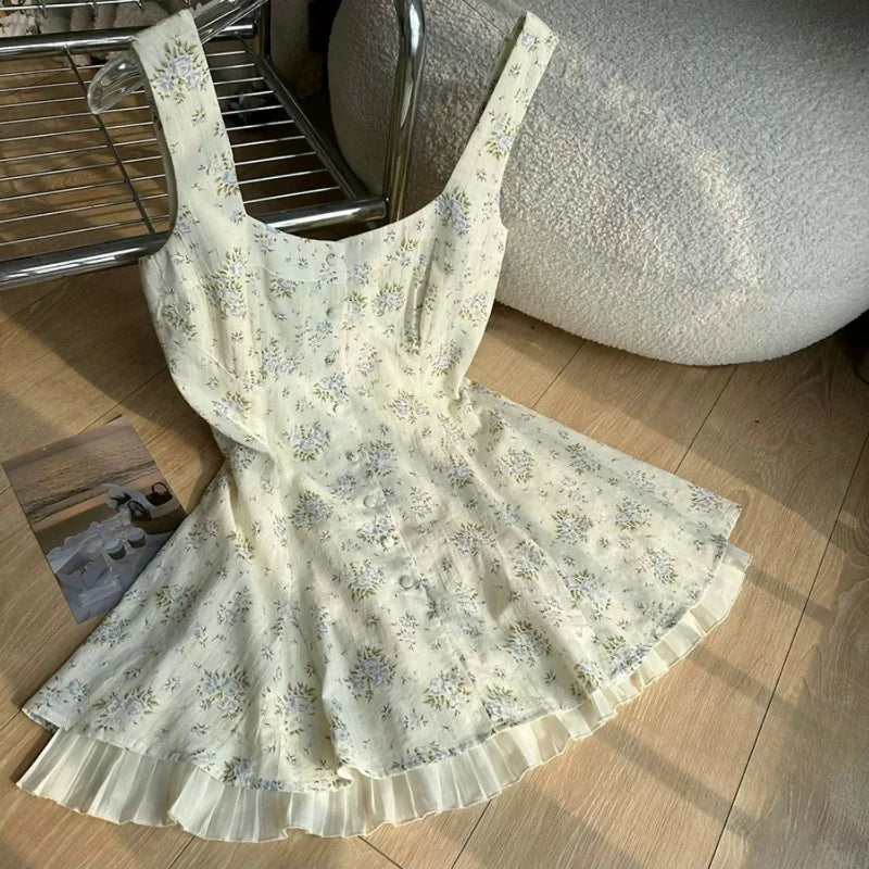 Conjunto de vestido con tirantes florales