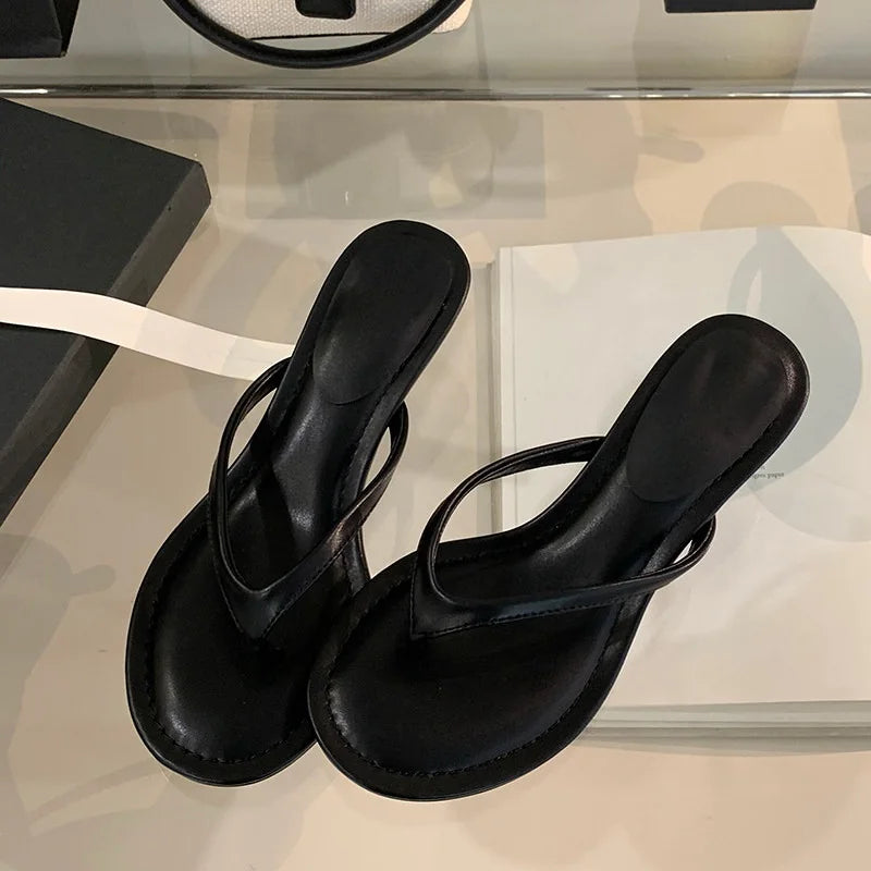 Sandalias de tacón bajo fino y redondo