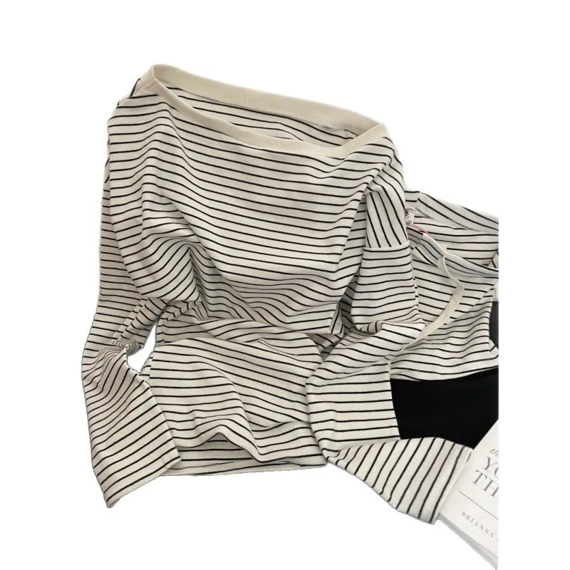 Conjunto de pijama de manga larga con rayas blancas y negras