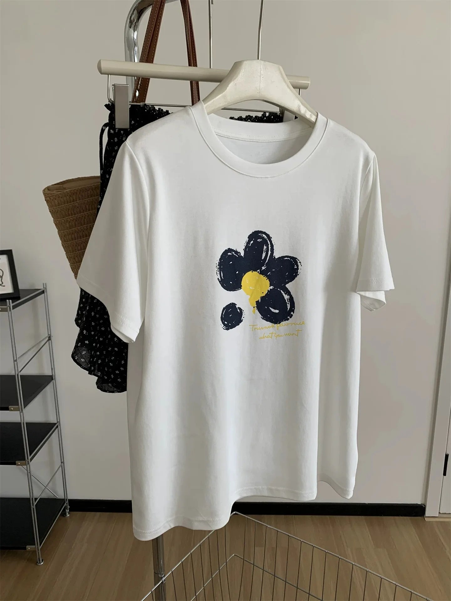 Camiseta holgada de manga corta con estampado floral