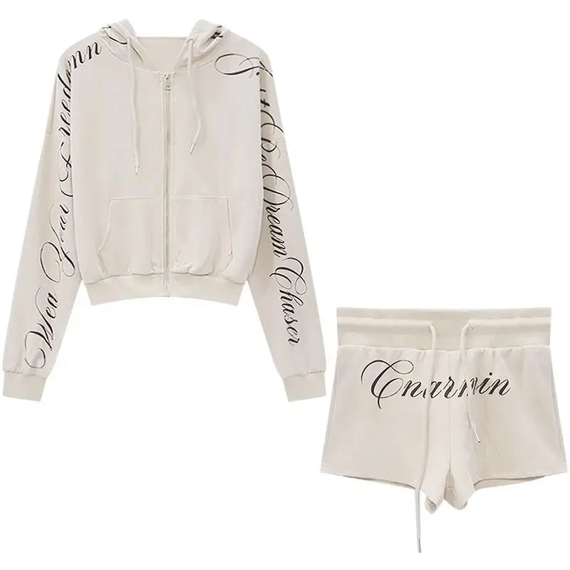 Conjunto deportivo bordado con letras