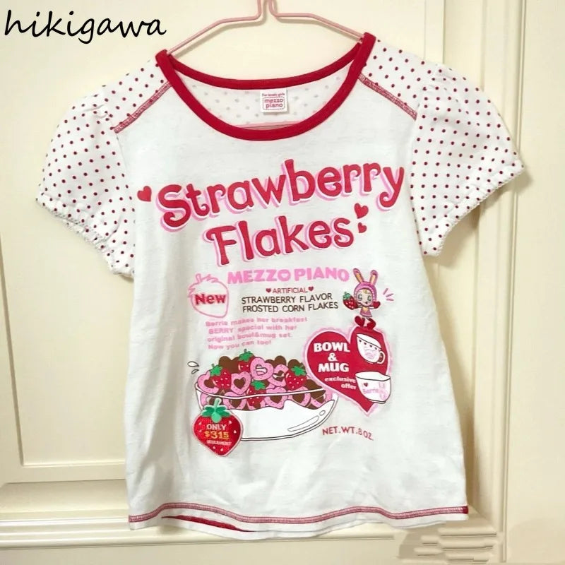 Camiseta de manga corta con cuello redondo y lunares "Strawberry Flakes"