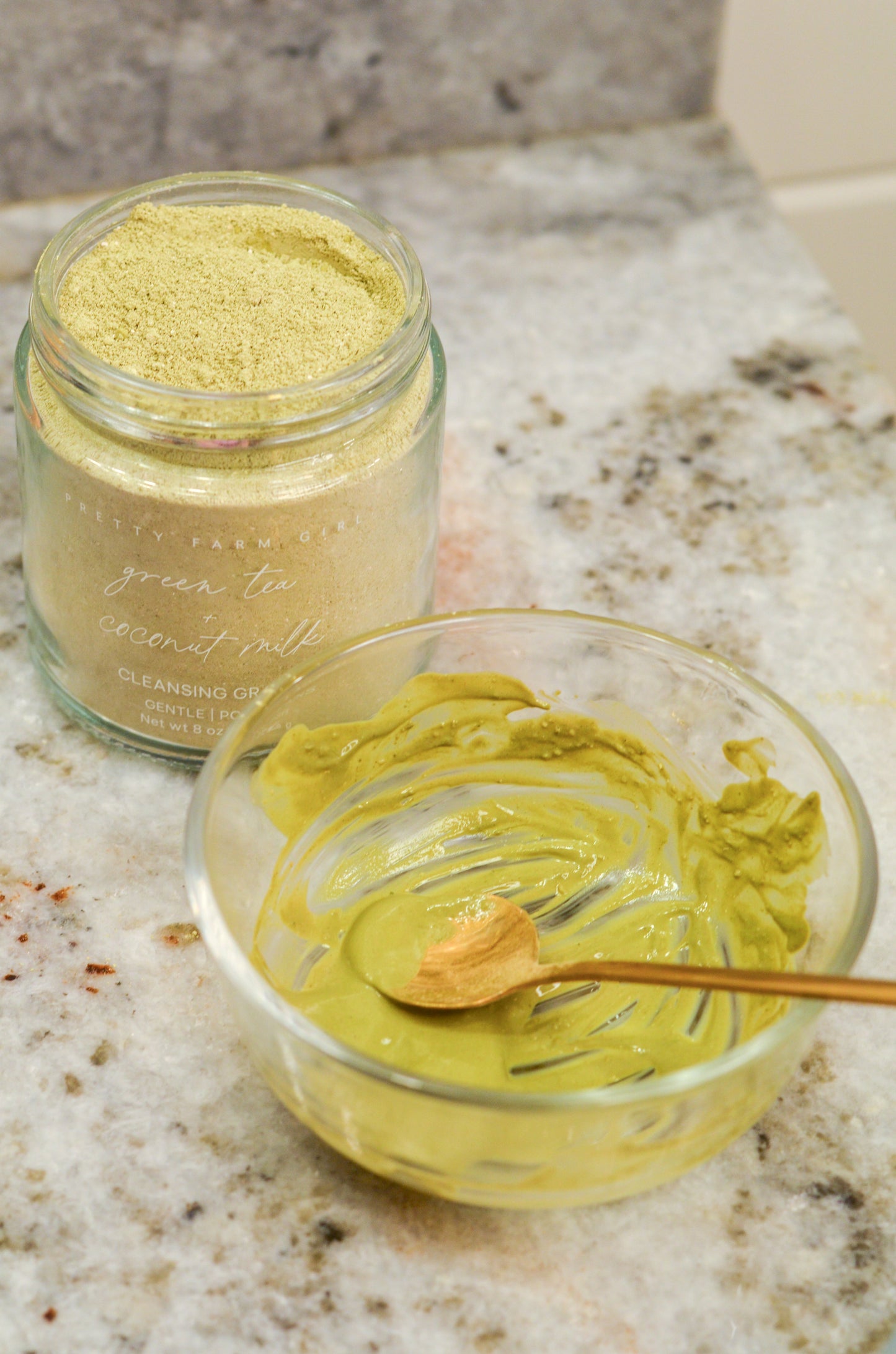 Granos Limpiadores Faciales de Té Verde + Leche de Coco