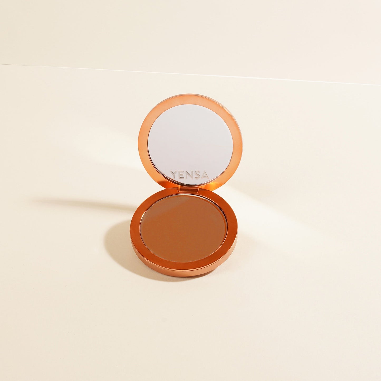 Base de maquillaje Super Serum con péptidos y acabado mate sedoso