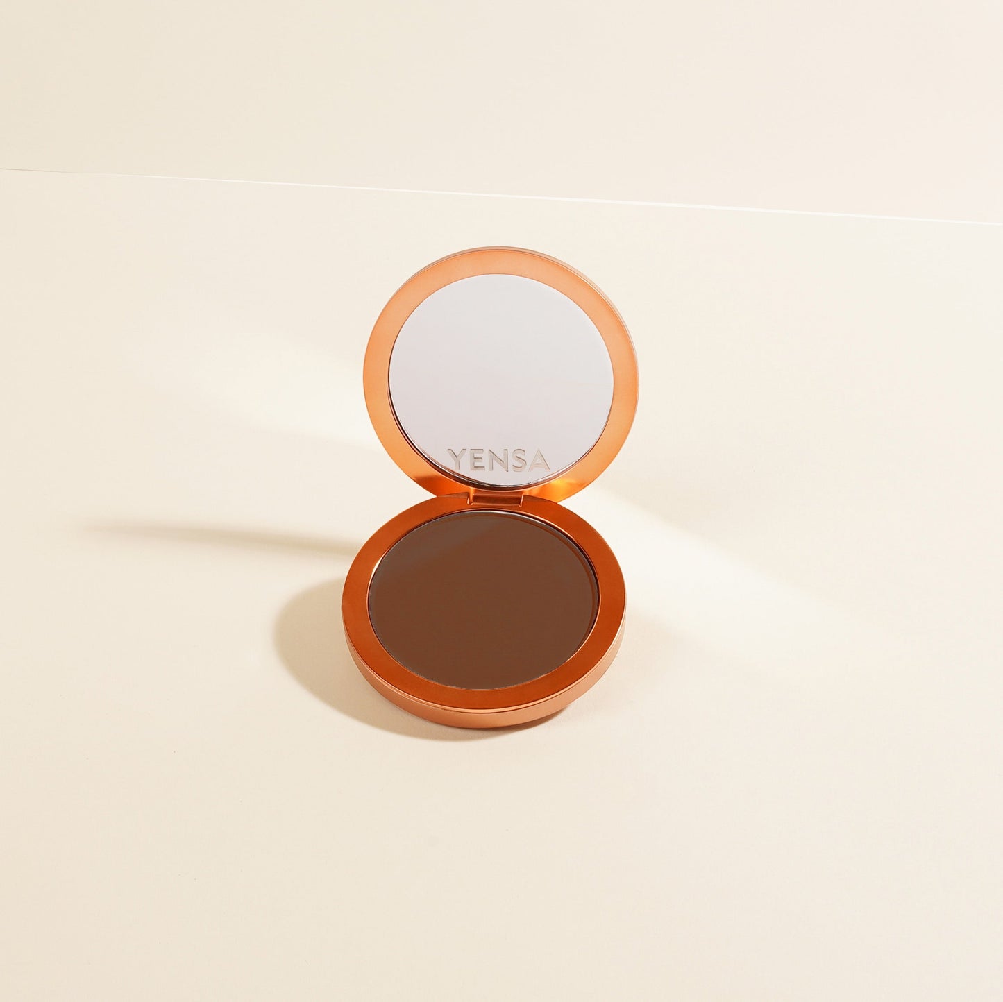 Base de maquillaje Super Serum con péptidos y acabado mate sedoso