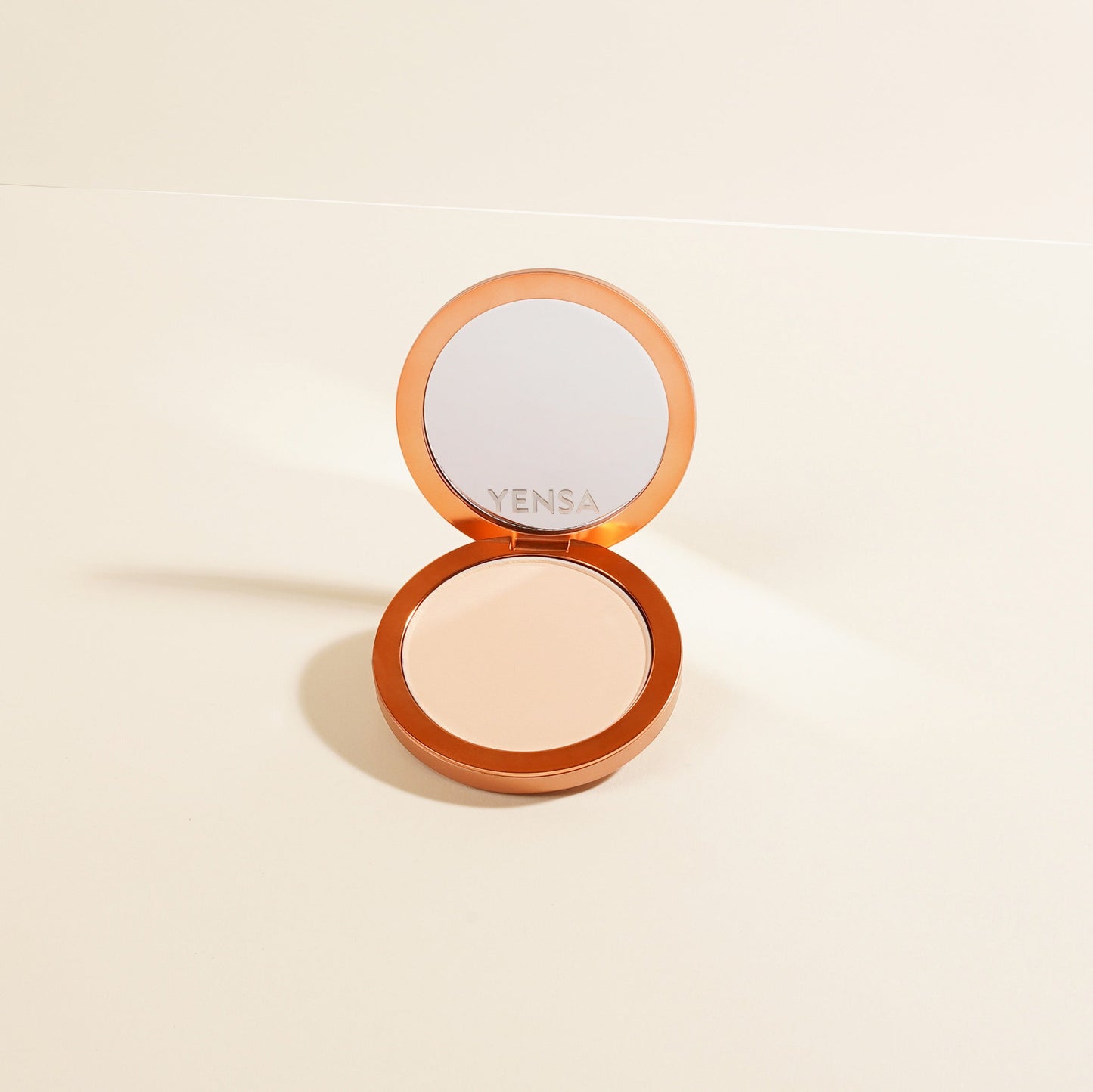 Base de maquillaje Super Serum con péptidos y acabado mate sedoso