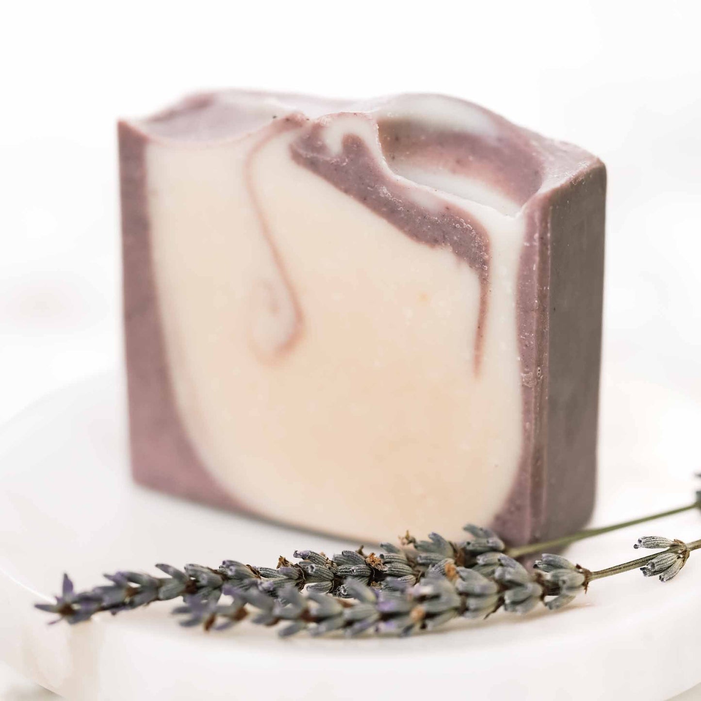 Jabón Artesanal de Sebo y Leche de Cabra con Lavanda y Menta