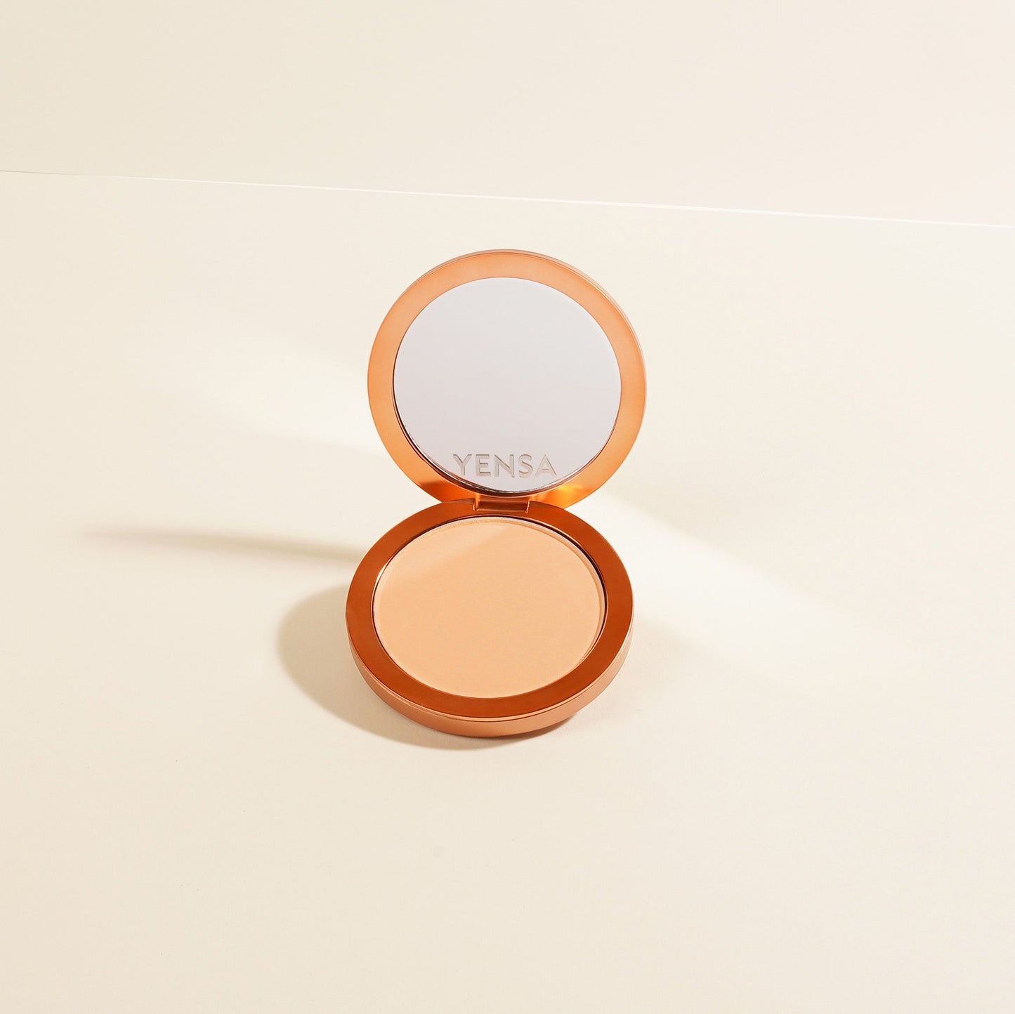 Base de maquillaje Super Serum con péptidos y acabado mate sedoso