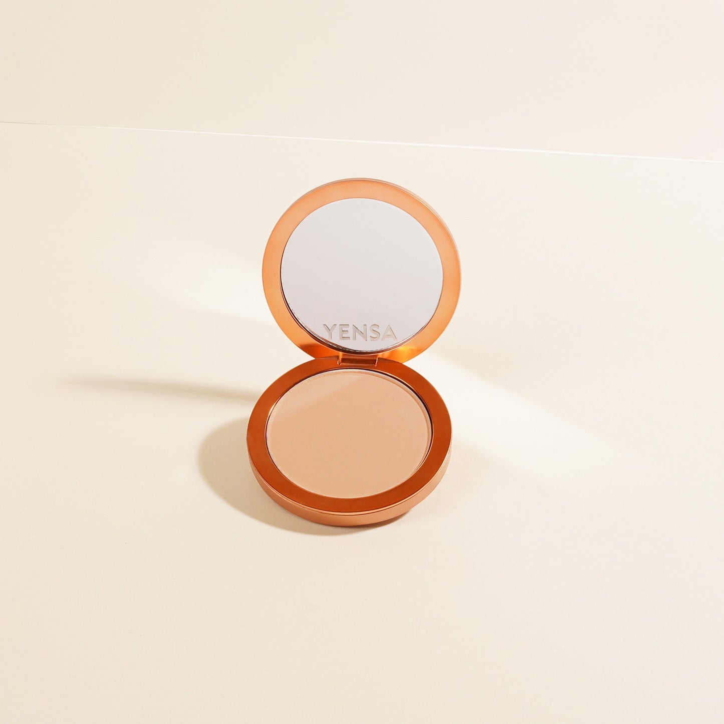 Base de maquillaje Super Serum con péptidos y acabado mate sedoso