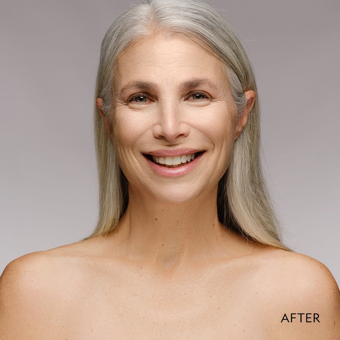 Base de maquillaje Super Serum con péptidos y acabado mate sedoso