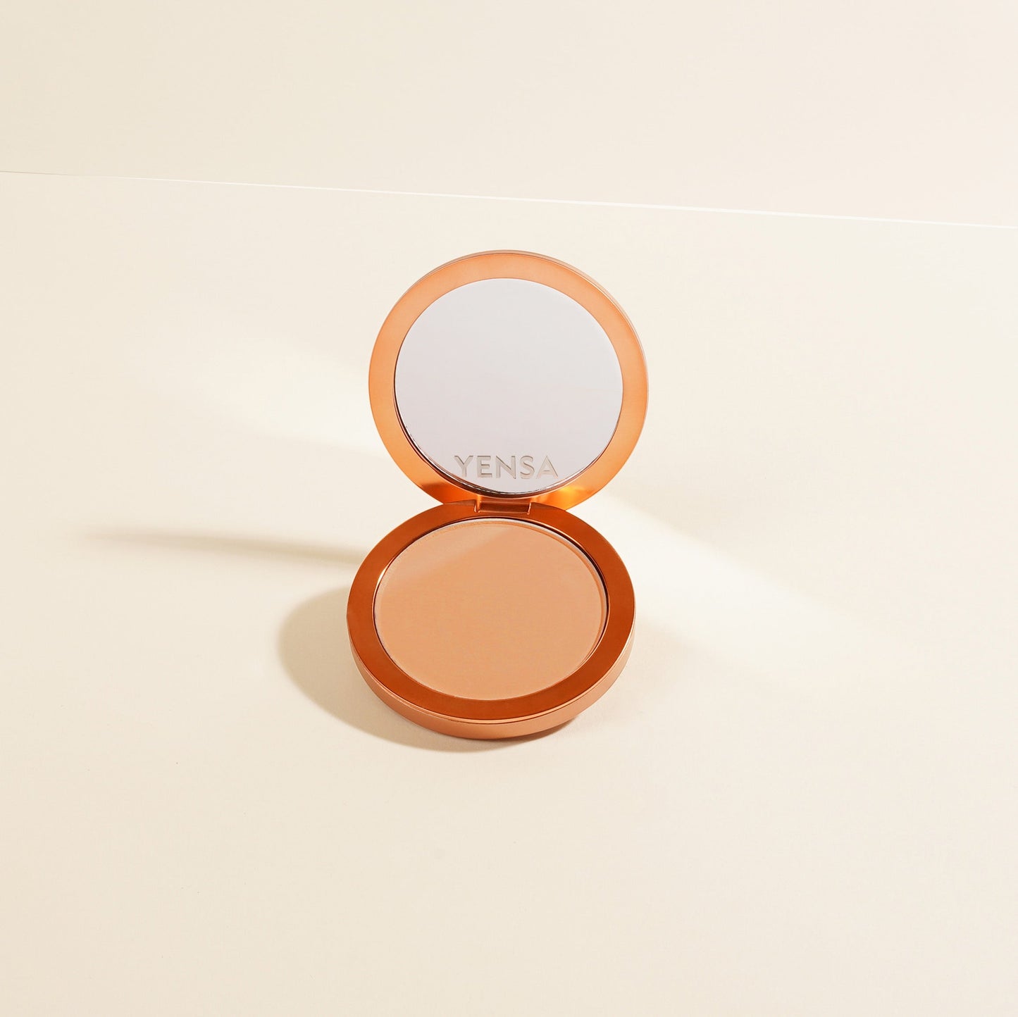 Base de maquillaje Super Serum con péptidos y acabado mate sedoso