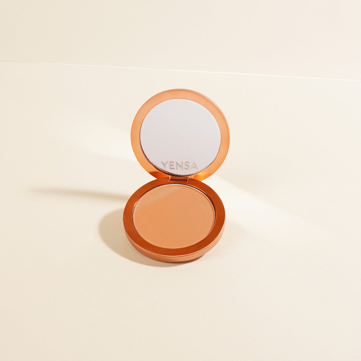 Base de maquillaje Super Serum con péptidos y acabado mate sedoso