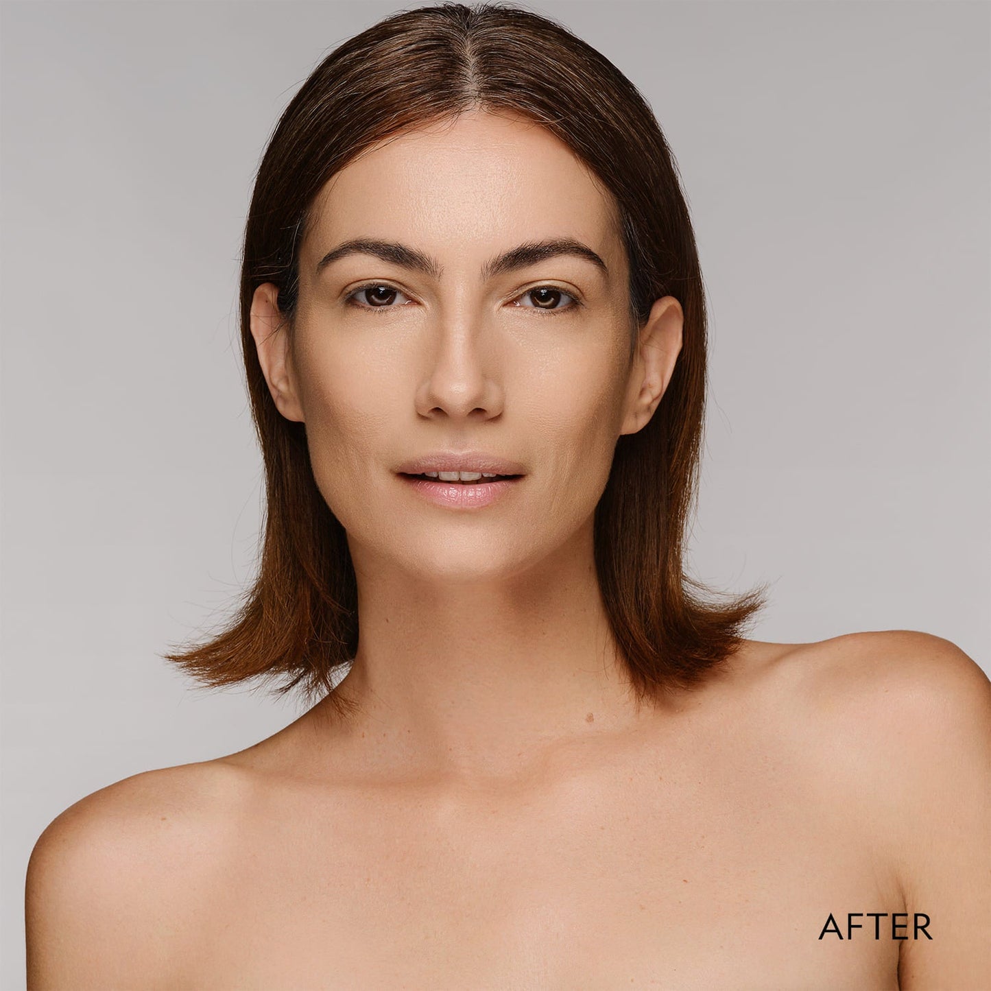 Base de maquillaje Super Serum con péptidos y acabado mate sedoso