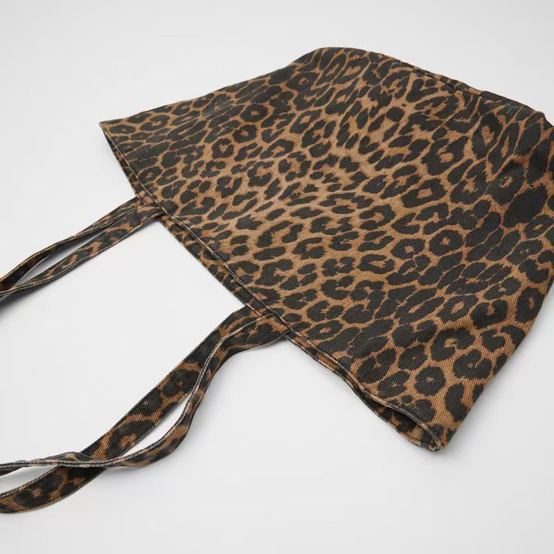 Bolso de hombro con estampado de leopardo