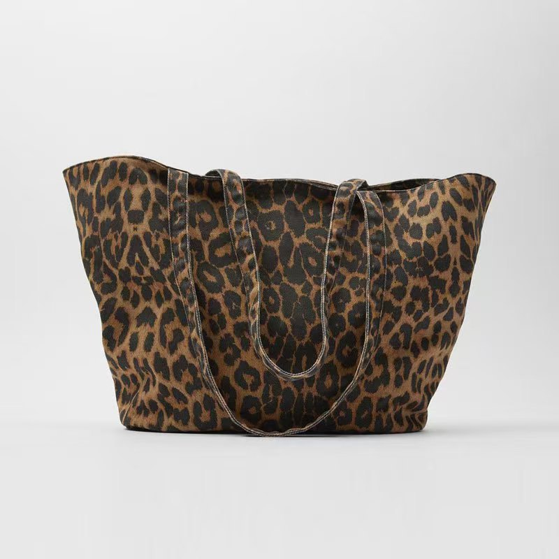 Bolso de hombro con estampado de leopardo