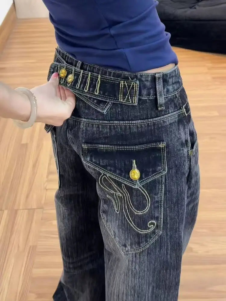 Jeans sueltos de lavado desgastado con diseño de botones y pierna recta