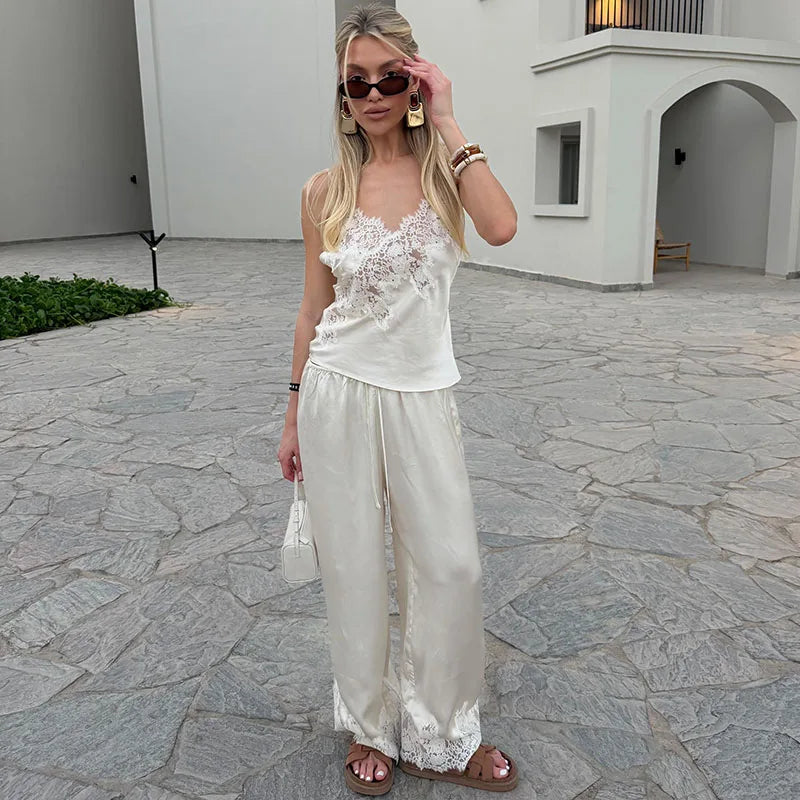 Conjunto Elegante de Top y Pantalones con Encaje
