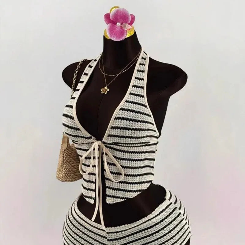 Conjunto de chaleco halter de punto entallado con cordones + shorts a media pierna