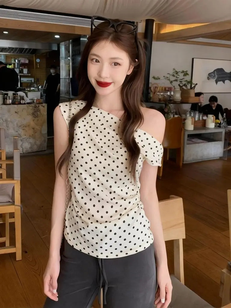 Camiseta sin mangas con un solo hombro y estampado de lunares para mujer, Verano 2026 Elegante top sin hombros sin mangas casual, estilo coreano nuevo