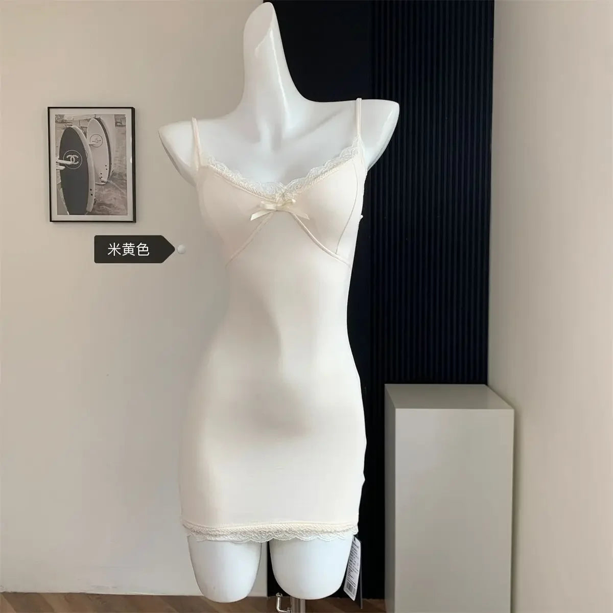 Vestidos sin mangas sexys de encaje para mujer, vestido ajustado coreano de moda, Mini Vestidos con almohadilla para el pecho, ropa de club