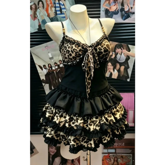 Conjunto de camisola sin mangas y minifalda elegante con estampado de leopardo