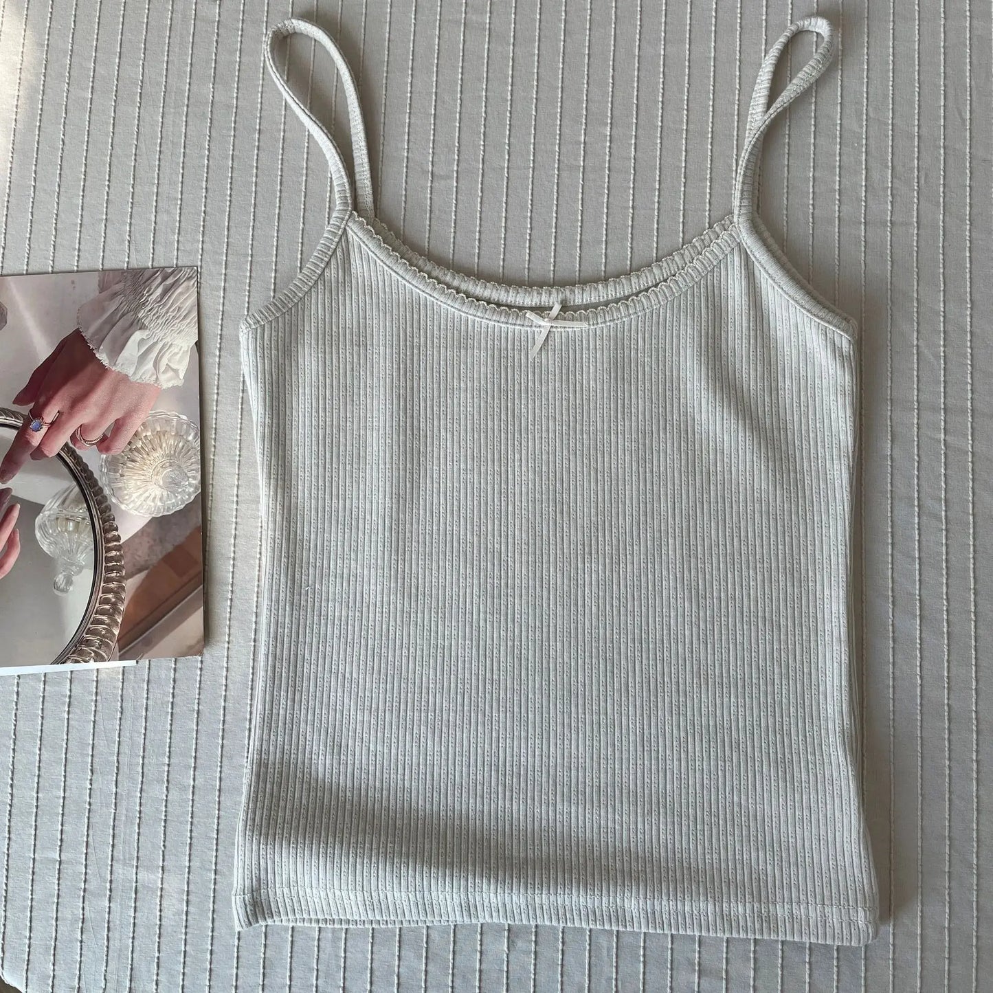 Top corto Floral con ojetes y lazo