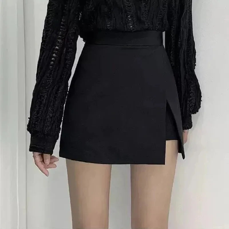 Falda pantalón de cintura alta con aberturas laterales irregulares y corte en A