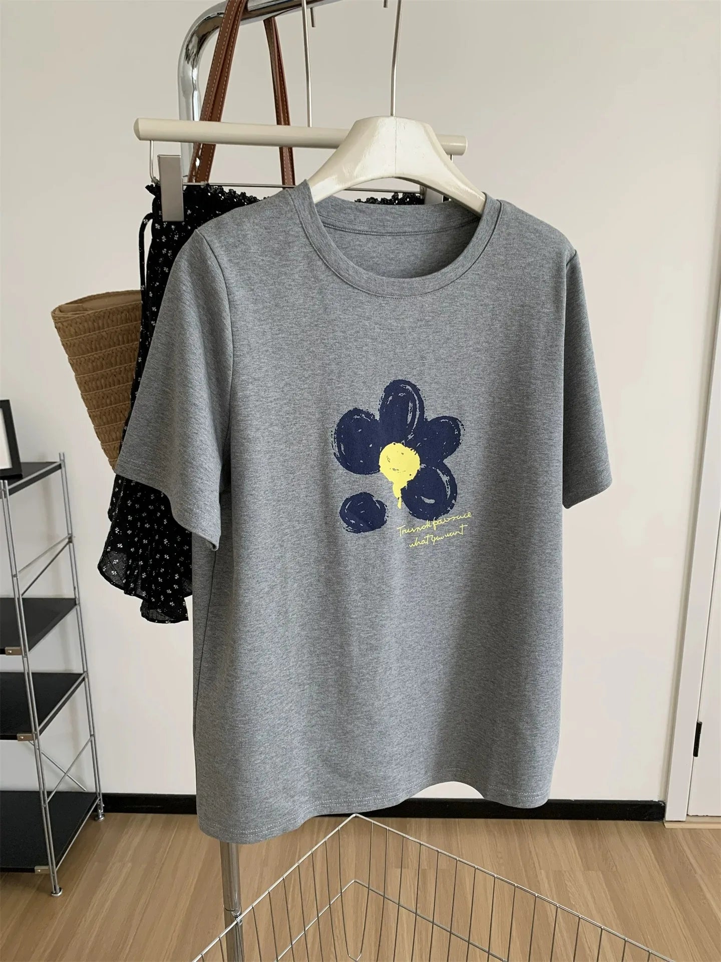 Camiseta holgada de manga corta con estampado floral