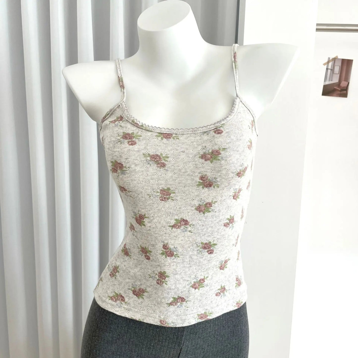 Top corto Floral con ojetes y lazo