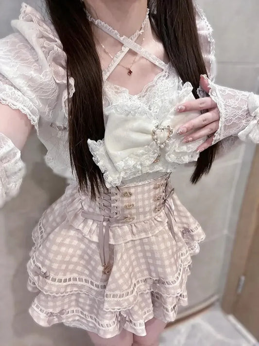 Vestido de tirantes con volantes de encaje