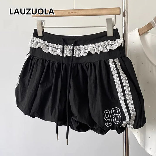 Pantalones cortos tipo bombacho con cordón, encaje y retazos