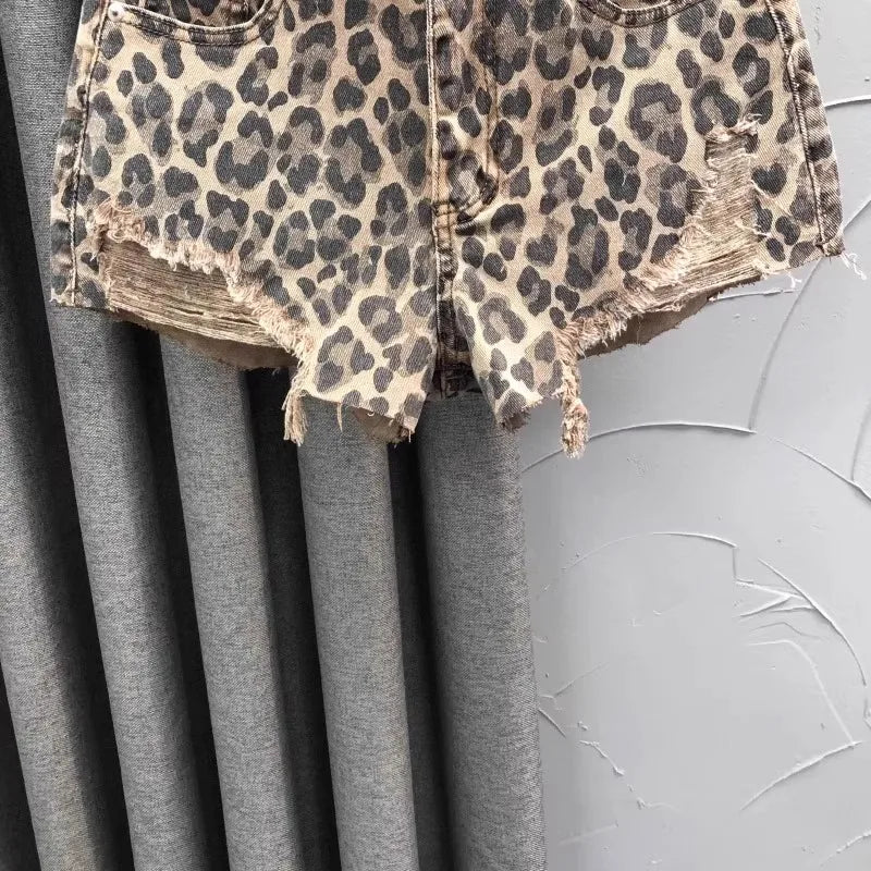 Shorts vaqueros de talle alto con estampado de leopardo