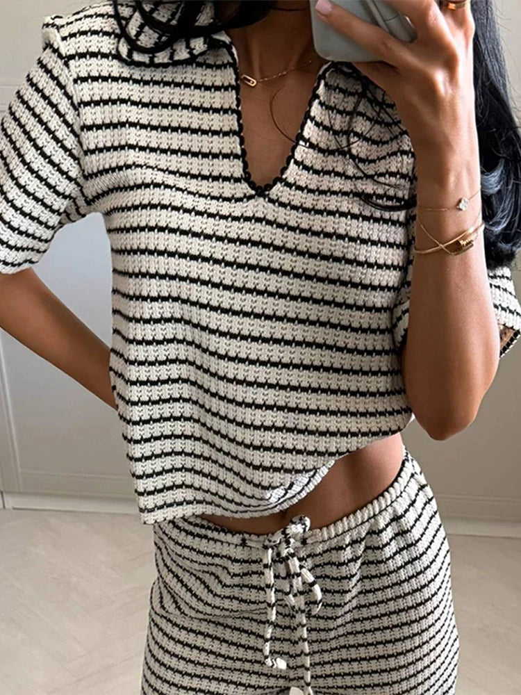 Conjunto de dos piezas elegante de punto a rayas para mujer, top y pantalón, informal, manga corta, cuello V, jersey con cordón ajustable, pantalón largo de pierna ancha, traje de moda 2025