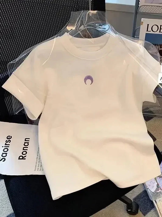 Camiseta de manga corta bordada con luna blanca