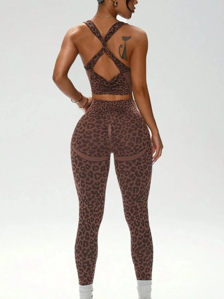 Conjunto de dos piezas de ropa deportiva con estampado de leopardo