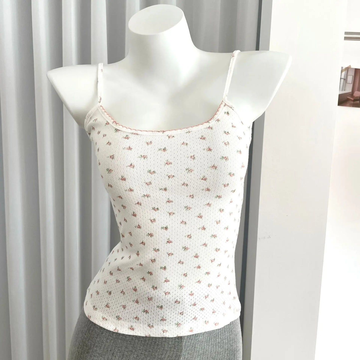 Top corto Floral con ojetes y lazo