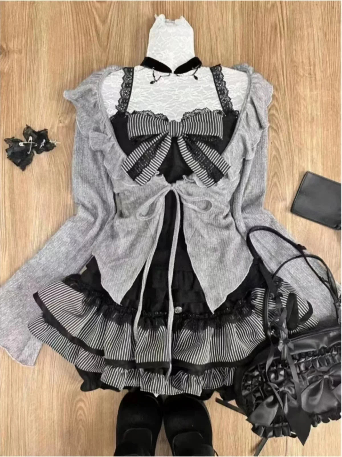 Top con lazo + Falda plisada de encaje