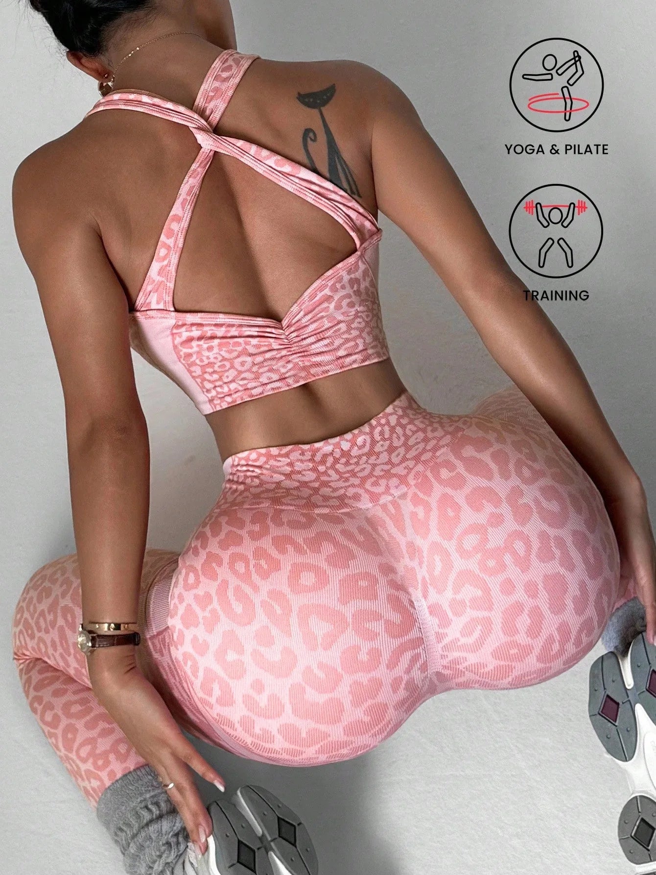 Conjunto de dos piezas de ropa deportiva con estampado de leopardo