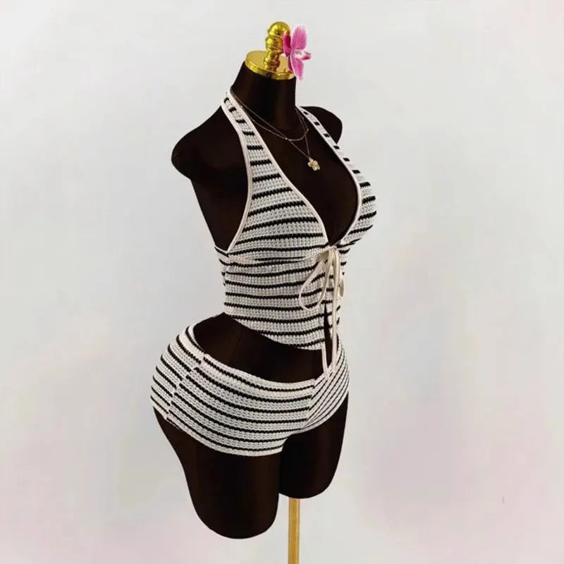 Conjunto de chaleco halter de punto entallado con cordones + shorts a media pierna