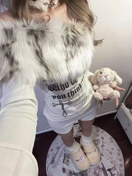 Top con hombros descubiertos de patchwork de pelo sintético con estampado