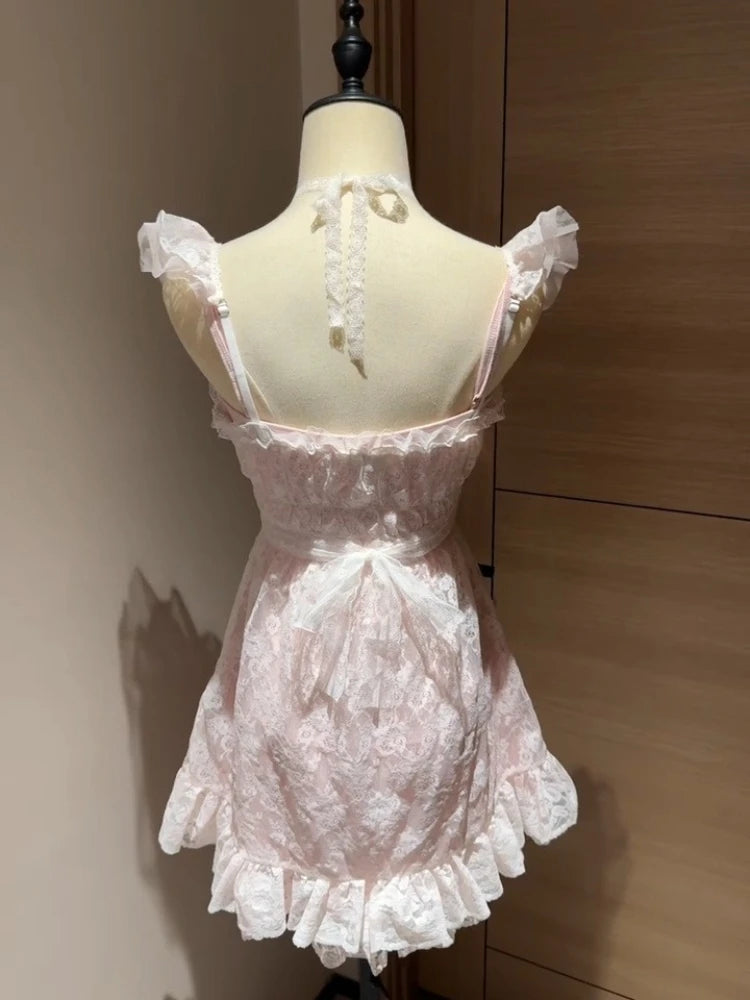 Conjunto de dos piezas de blusa de encaje y vestido lencero con lazo