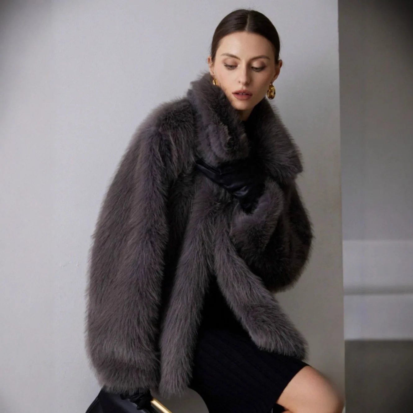 2025 Otoño Invierno Nueva Moda Chaqueta de Mujer de Pelo Sintético de Color Liso con Cuello Vuelto Manga Larga Sencilla Básica Elegante Abrigo Femenino