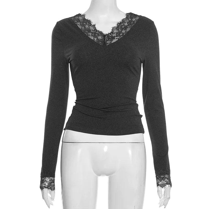 Camiseta de encaje con cuello de pico