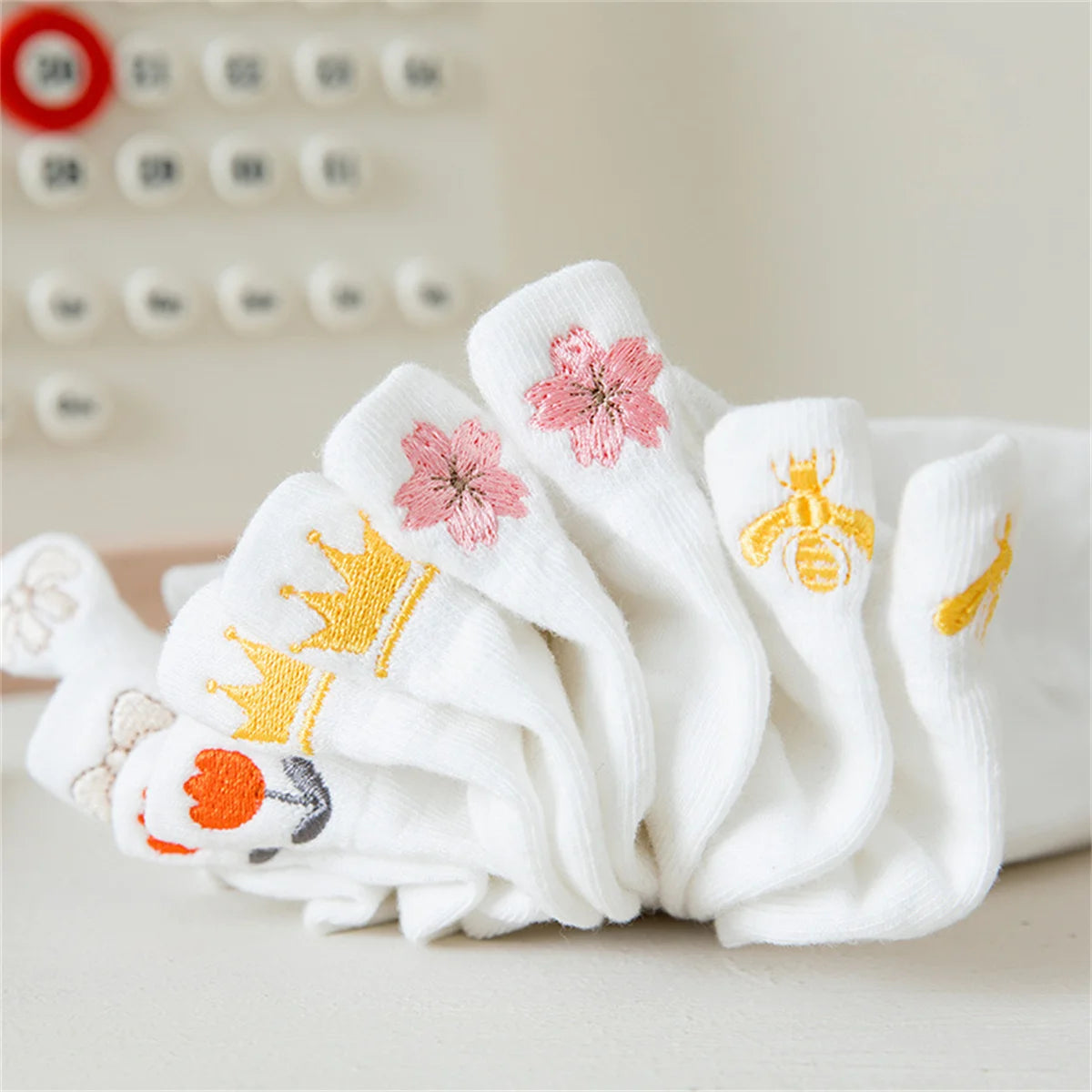 Calcetines blancos de malla transpirable bordados