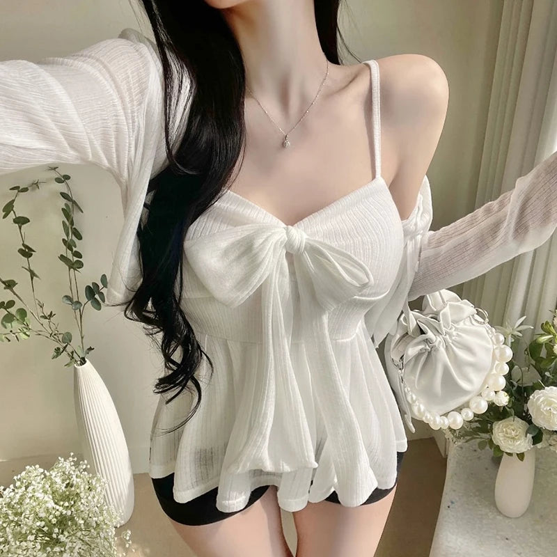 Conjunto de top de tirantes con lazo y cárdigan corto liso elegante