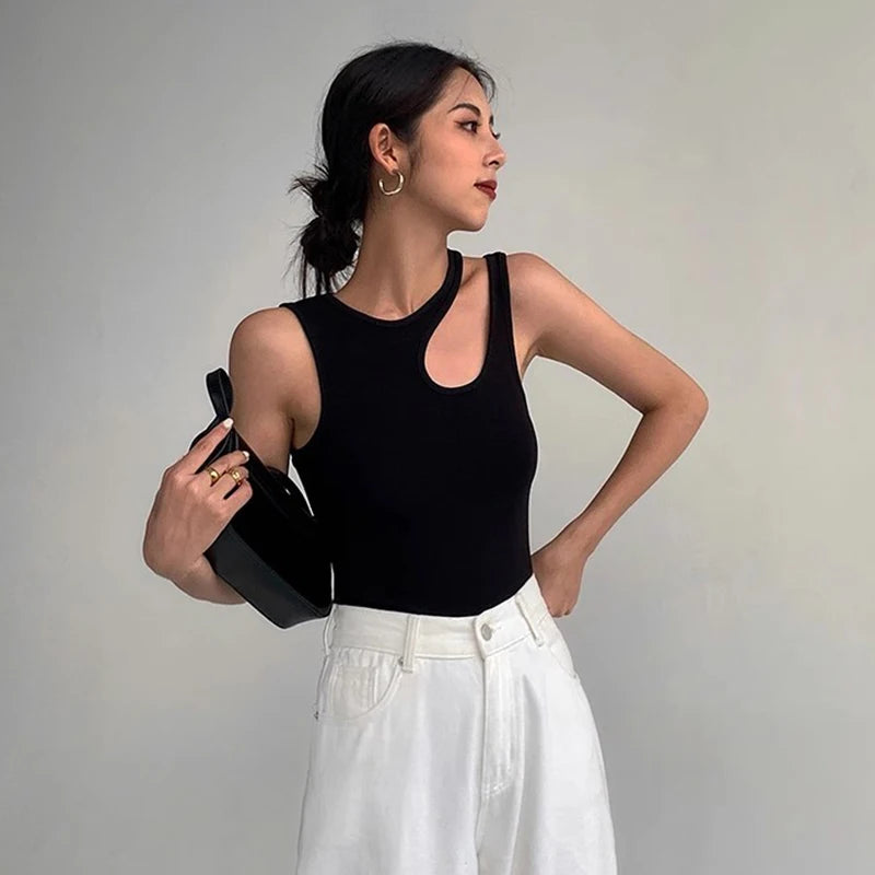 Camiseta de cuello redondo con elástico y calados