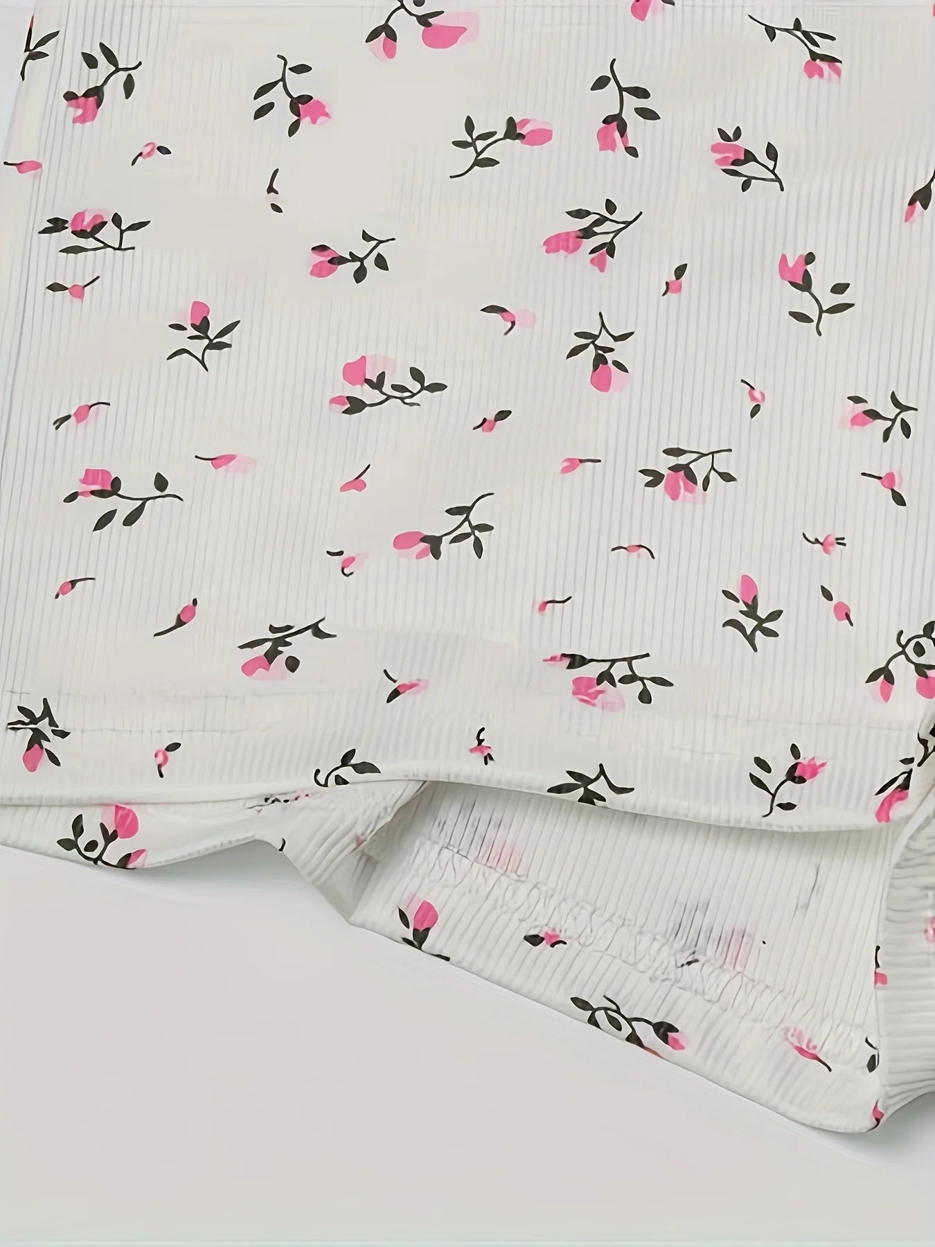 Conjunto de top de manga larga de encaje floral y pantalón corto