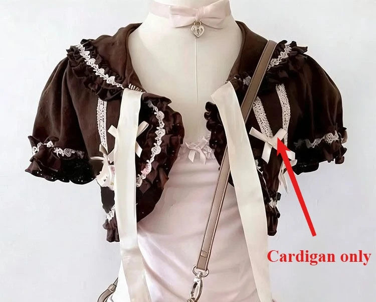 Cárdigan de encaje + Top camisola + Minifalda a cuadros